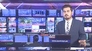 Un prezentator continuă transmisia live în timpul unui cutremur puternic. Imaginile îi arată pe colegi fugind din studio (VIDEO)