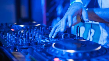 A murit celebrul DJ britanic Jason Kaye. Artistul avea 54 de ani