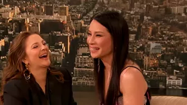 Lucy Liu a pozat-o goală pe Drew Barrymore, pe platoul de filmare al peliculei Charlie's Angels și spune că bineînțeles că a păstrat pozele