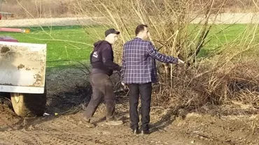 Gorj: Primarul unei comune fără asfalt și canalizare vrea construiască un bazin olimpic de înot pe islazul pe care acum pasc vacile
