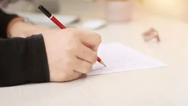 Veste bună pentru viitorii studenți: gata cu drumurile, se vor putea înscrie online la admitere