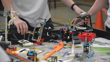 România, reprezentată la concursul mondial de robotică din Maroc de 10 elevi din Râmnicu Vâlcea