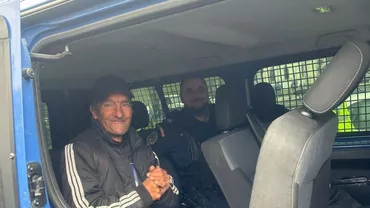 Băieți, încotro e Galațiul? Nu am bani de bilet și aș vrea să ajung acasă. Un cioban a călătorit 130 de kilometri pe jos. Bărbatul a fost ajutat de jandarmi să ajungă acasă (FOTO)