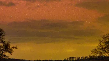 Mai mulţi locuitori din judeţele de nord ale țării susțin că au văzut „Aurora Boreală”. Fenomenul neobișnuit, provocat de o explozie geomagnetică (FOTO)