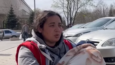 A fost violată la 12 ani și a ajuns pe străzi cu trei copii. Povestea unei cerșetoare (VIDEO)