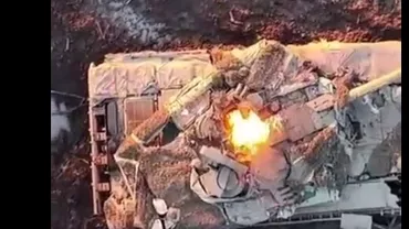 Momentul în care armata ucraineană distruge cu „baloane Molotov” un tanc T-90M (VIDEO)