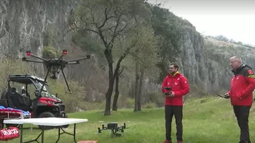 Zonele afectate de cutremurele din Gorj, scanate de unele dintre cele mai performante drone din România / Salvamontiștii caută fisuri sau alte modificări în zona montană sau pe cursurile râurilor