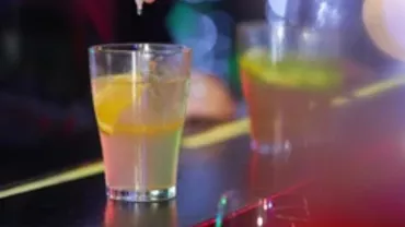 Părinții consumatori își trimit copiii după droguri ca și când i-ar trimite după apă, spune un ofițer antidrog