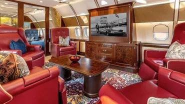 Klaus Iohannis nu renunță la aeronava de lux în turneul diplomatic din America Latină, în plin scandal privind gaura la buget de 20 miliarde lei. Condițiile de cinci stele de care beneficiază șeful statului (FOTO)