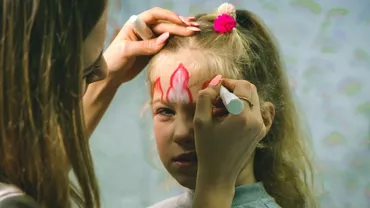 Cât câștigă o ursitoare sau un animator de petreceri în 2023