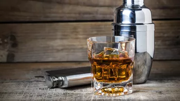 Whisky dedicat Reginei Elisabeta a II-a și vinuri de colecție, scoase la licitație / Care este prețul de pornire