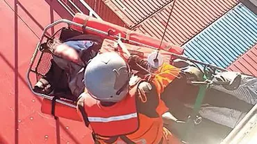 O adolescentă de 17 ani din Portugalia a fost salvată la 22 de ore după ce a fost luată de vânt și dusă 45 km în larg