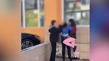 Nou incident grav în școlile din România: Băiat lovit cu pumnii și picioarele de mai multe fete, la o școală din Argeș (VIDEO)