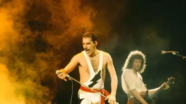Pantalonii scurţi din piele ai lui Freddie Mercury, vânduţi cu 18.000 de lire sterline