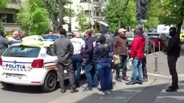 Doi polițiști ar fi fost prinși în flagrant în timp ce primeau mită pe Calea Dorobanți! Mașina de poliție, percheziționată