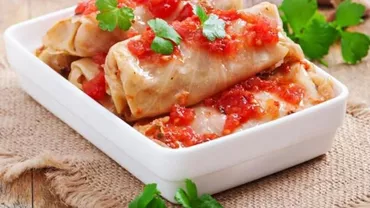 Ce nu trebuie să pui niciodată lângă sarmale. Greşeala frecventă comisă de mulți români