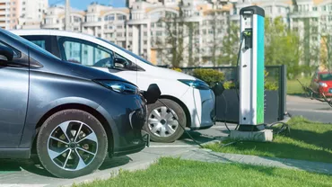 Vânzările mașinilor electrice, mai mari cu 49% la începutul anului 2023, în România