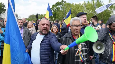 Amenzi de 50.700 de lei după protestul AUR. Poziția Jandarmeriei București privind incidentul în care a fost agresat Ludovic Orban (VIDEO)