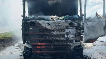 Un TIR încărcat cu materiale plastice a fost cuprins de flăcări, la ieșirea din Șimand spre Arad