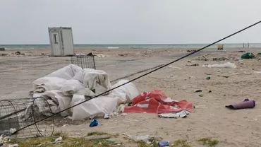 Plaja din Costineşti, acoperită cu deșeuri, la două săptămâni după festivalul la care au participat zeci de mii de tineri