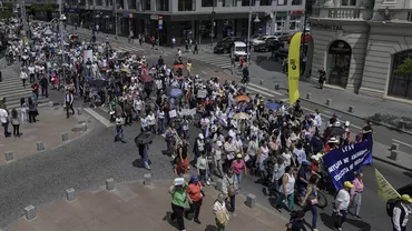 La protestul profesorilor au participat și elevii. Ariana Dudună: Îi iubim și vrem să le arătăm că suntem alături de ei. Batjocura pe care statul le-o arată trebuie să înceteze de urgență (FOTO, VIDEO)