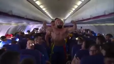 Culturiștii români au făcut spectacol în avion, în drum spre Campionatul European din Spania