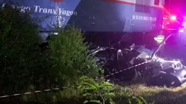 Mașină lovită de tren în Teleorman: O fată de 15 ani a murit şi patru tineri au fost răniţi (VIDEO)