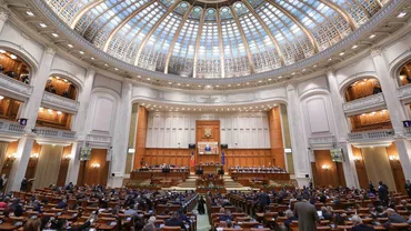 Camera Deputaţilor şi Senatul decid în şedinţă comună dacă pensiile speciale ale parlamentarilor vor fi eliminate. Participă şi Ciolacu