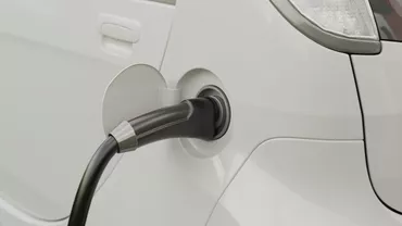 Metoda prin care un român fura curent cu mașina electrică