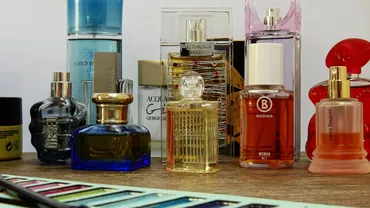 Parfumuri de contrabandă, cu benzi de duty free, ca să pară originale. Prejudiciu de 450.000 de lei