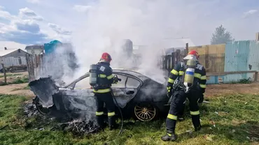 Răzbunarea cruntă la care a recurs un bărbat din județul Neamț față de fosta concubină a fratelui său: a incendiat un BMW, după care a așteptat venirea polițiștilor