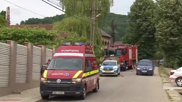 Accident înfiorător în Argeș. Fetiță de opt, în stare gravă după ce a fost călcată cu mașina de mama ei
