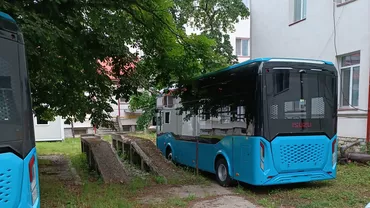 Orașul din România care a cumpărat microbuze electrice și nu le poate pune în funcțiune din cauza infrastructurii
