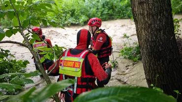 Echipament unic în România, folosit de salvamontiștii gorjeni pentru salvarea unei persoane surprinsă de viitură (FOTO)