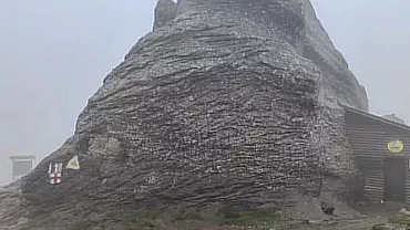 Ninge puternic la munte în toiul verii. Temperaturile scad în toată țara