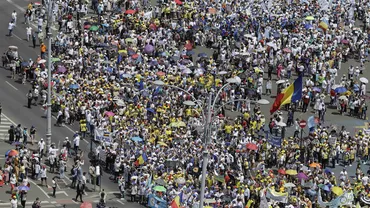Protest cu sute de studenți la Iași. Tinerii de la Medicină sunt nemulțumiți de taxele uriașe de la facultate
