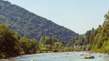 Un copil lăsat în grija bunicilor din Republica Moldova a traversat înot râul Prut ca să ajungă la părinţii săi, în Italia