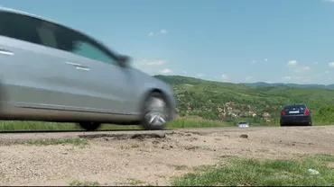 Drumul către Vulcanii Noroioși, coșmarul șoferilor / Când va fi reabilitat drumul