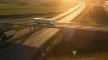 Accident înfiorător în Italia: Un șofer român a murit, după ce s-a prăbușit în gol de pe un pod cu TIR-ul pe care îl conducea