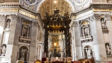 Situație șocantă la Vatican: Un bărbat s-a dezbrăcat și a urcat complet gol pe altarul principal din Bazilica Sf. Petru