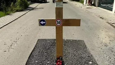 Motivul pentru care locuitorii dintr-un mare oraș, au pus o cruce, pe stradă. Ireal ce scrie pe ea
