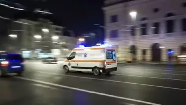 Accident rutier în București! Două persoane au ajuns la spital în urma coliziunii dintre o mașină și un autobuz