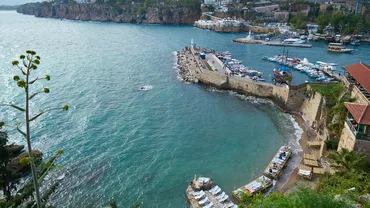 Vacanță transformată în coșmar: Turiști cu perfuzii la spital, după o vacanţă la un hotel de lux din Antalya