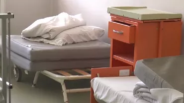 Situație revoltătoare la „Pediatria” Spitalului Județean Vâlcea. Copiii internați dorm pe saltele pline cu gândaci