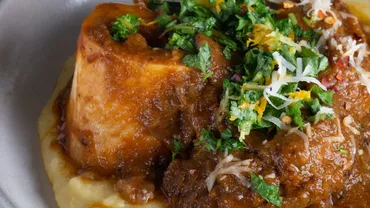 Tochitura cu mămăligă, mâncare de lux la Mamaia. Cât a ajuns să coste la un restaurant mediu