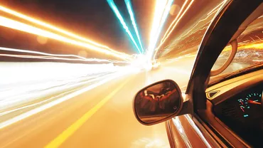 Iconștiență pe străzile din România: Doi tineri au condus cu peste 200 km/h pe drumul expres Craiova-Pitești