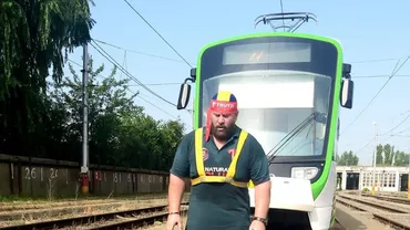 Cine este cel mai puternic român, care a stabilit un nou record. A tras cu brațele un tramvai în București