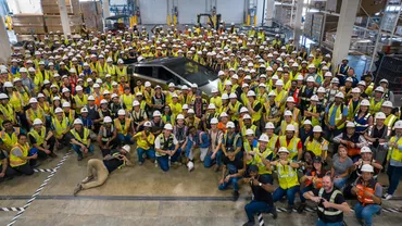 Primul Cybertruck a ieșit din fabrica Tesla! Modelul este așteptat încă din anul 2019