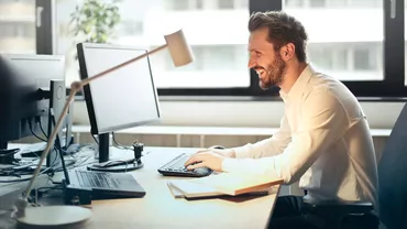 Impactul revoluționar al internetului asupra societății moderne