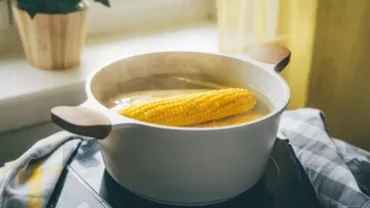 De ce să nu arunci apa în care ai fiert porumbul / Utilitățile nebănuite ale acesteia